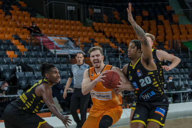 从揭幕战看 从揭幕战看