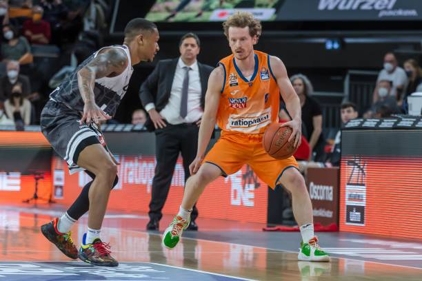 立刻配合答 立刻配合答